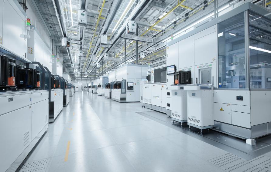 Sterile cleanroom with white floors and shelving