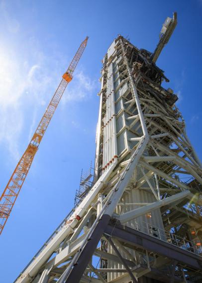 Mobile launcher crew access arm